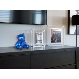 Sculpture en résine bleu petit ours à facettes moderne et décoratif Sculpture en résine bleu petit ours à facettes moderne et décoratif