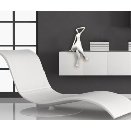 Sculpture en résine Petite attente en blanc, design ADM Sculpture en résine Petite attente en blanc, design ADM