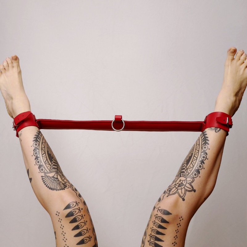 Barre de contrainte cuir et anneau Rouge  - The Sinners - BDSM Barre de contrainte cuir et anneau Rouge  - The Sinners - BDSM