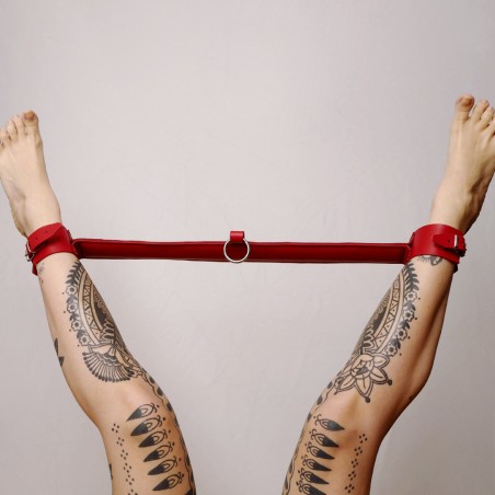 Barre de contrainte cuir et anneau Rouge  - The Sinners - BDSM Barre de contrainte cuir et anneau Rouge  - The Sinners - BDSM