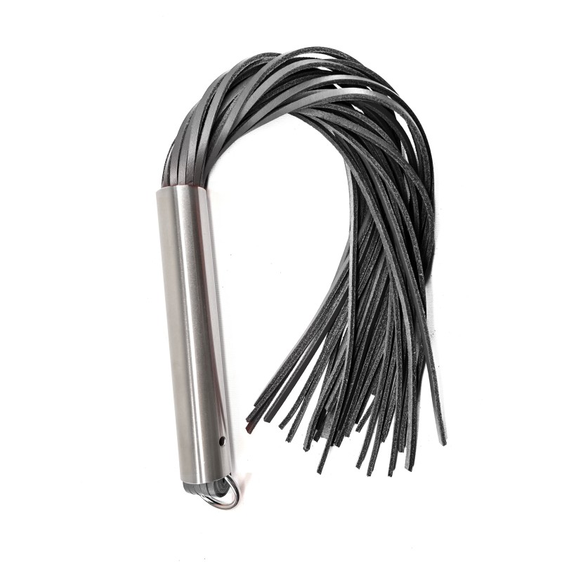 Martinet homme manche métal laniéres en cuir RIGIDE  - The Sinners - BDSM Martinet homme manche métal laniéres en cuir RIGIDE  - The Sinners - BDSM